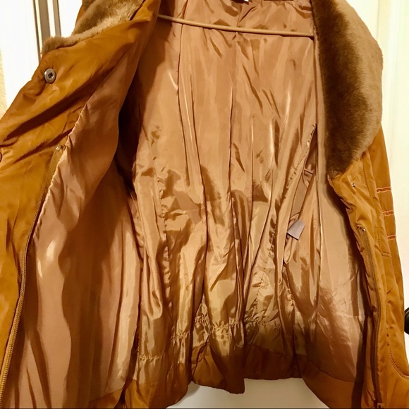 Nice & comfortable golden Puffer coat with faux fur collar, 2 pockets, size 1X - Picture 9 of 12